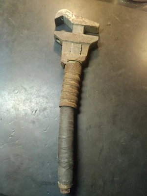 Large Heavy Duty Pipe Wrench - Image 1 of 4