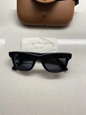 Gafas inteligentes Ray-Ban Meta Wayfarer reacondicionadas negras brillantes G15, ajuste de puente alto Foto 1 de 4