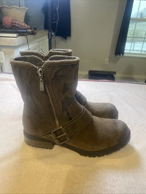 Botas de motocicleta femininas CLARKS Faralyn Rise tamanho 8 excelentes femininas - Imagem 1 de 4