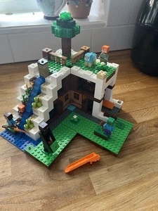 LEGO Minecraft: The Waterfall Base set 21134 please see description - Picture 1 of 13