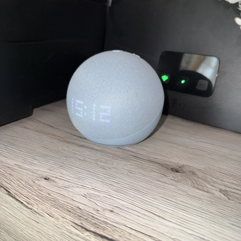 Echo Dot 5. Generation Grau/Blau mit Uhr - sehr guter Zustand - Bild 1 von 1