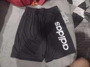 Pantalones cortos de baloncesto Adidas negros para niños 10/12 nuevos con etiquetas - Imagen 1 de 4