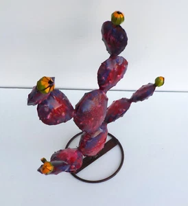 METAL YARD ART 13" TALL PRICKLY PEAR CACTUS SCULPTURE WITH FLOWERS - Picture 1 of 3