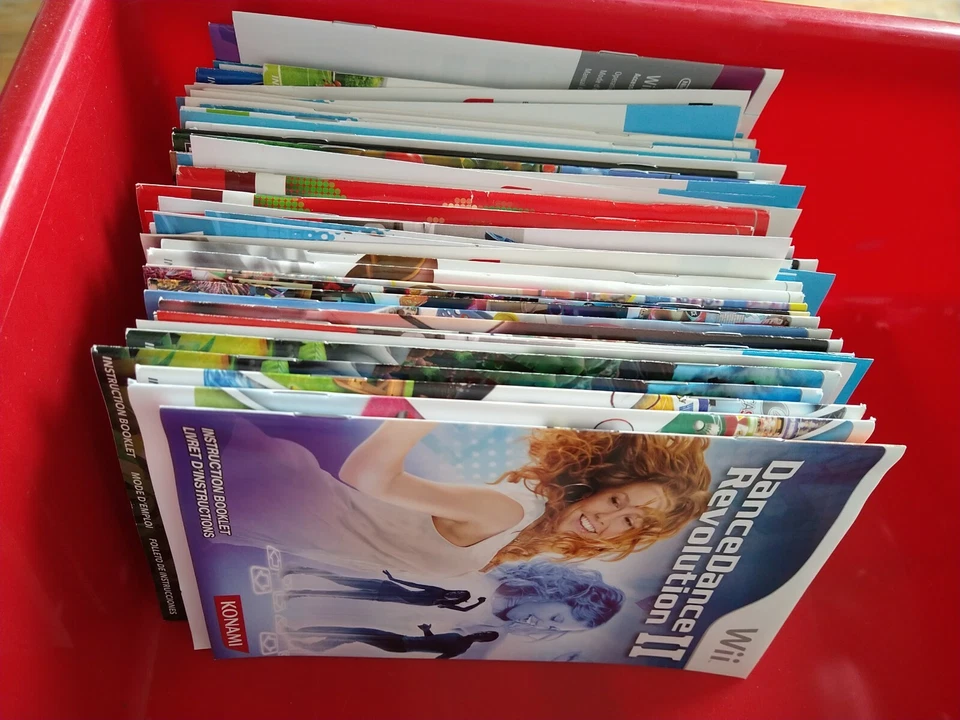 OEM Authentic Nintendo Wii Bilingual EN/FR Manuals / Inserts Only U Pick List - Image 1 of 1