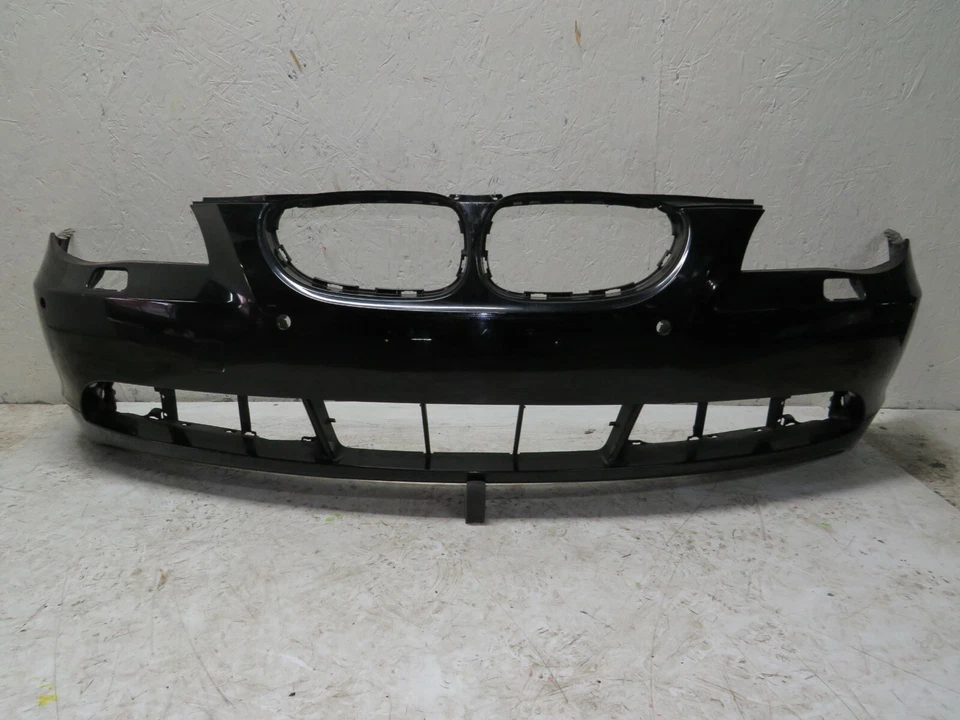 2004 2005 2006 BMW 528I FRONT BUMPER COVER OEM WITH SENSOR HOLES Foto 1 de 4