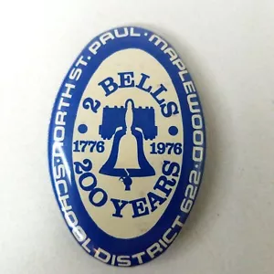 Pinback Vintage North St. Paul Maplewood Schools "2 Campanas 200 Años" 1976 Pin MN - Imagen 1 de 2