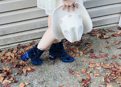 ￼ Blue Suede Boots Jessica Simpson Size 8, Beautiful Detail On The Back - Изображение 1 из 4