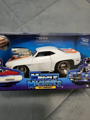 Muscle Machines 1/24, 1969 CAMARO, white, Huggar Orange SS Stripes, NEW In Box!! - Image 1 of 4