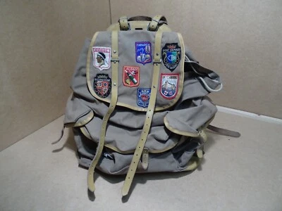 Ancien Sac à Dos en toile Lafuma Personnalisé avec 7 écussons cousus - Photo 1/4