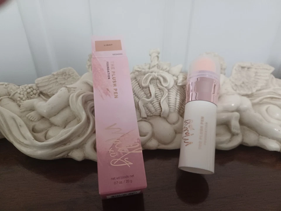 MALLY PLUSH PEN FOUNDATION - LIGHT - BRAND NEW IN BOX - 0.7 OZ. - Image 1 of 1