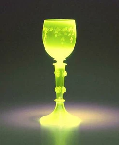 Cobaña de lluvia copa de vino forma 162 antes de 1890 vidrio de uranio tallos huecos grabado hoja de vino - Imagen 1 de 11