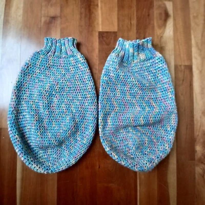 Juego de 2 bolsas para bebés de punto hecho a mano para gemelos saco acurrucarse cocoon foto utilería Foto 1 de 3