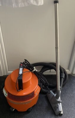 Vax V-100 Vacuum Cleaner - Image 1 of 4
