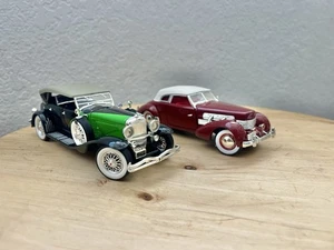 2x Vintage Style 1/32 Signature Cars, Dusenberg 1934 & Cord 812 Supercharged, GC - Picture 1 of 7