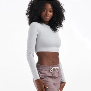 NWT Vuori Long-Sleeve Lux Crop Tee in Platinum Heather - Size XS - Picture 1 of 7