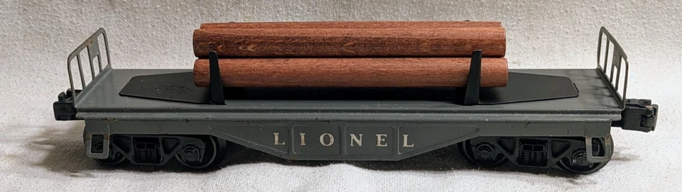 Lionel 6111 Post War O Gauge Flat Car w/Log Load - RTR - Image 1 of 4