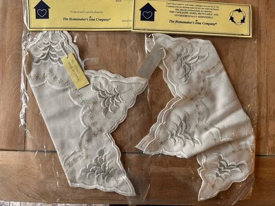 Set 2 The HomeMakers Idea Company Doilies Placemats 16" snowflake NOS - Image 1 of 4