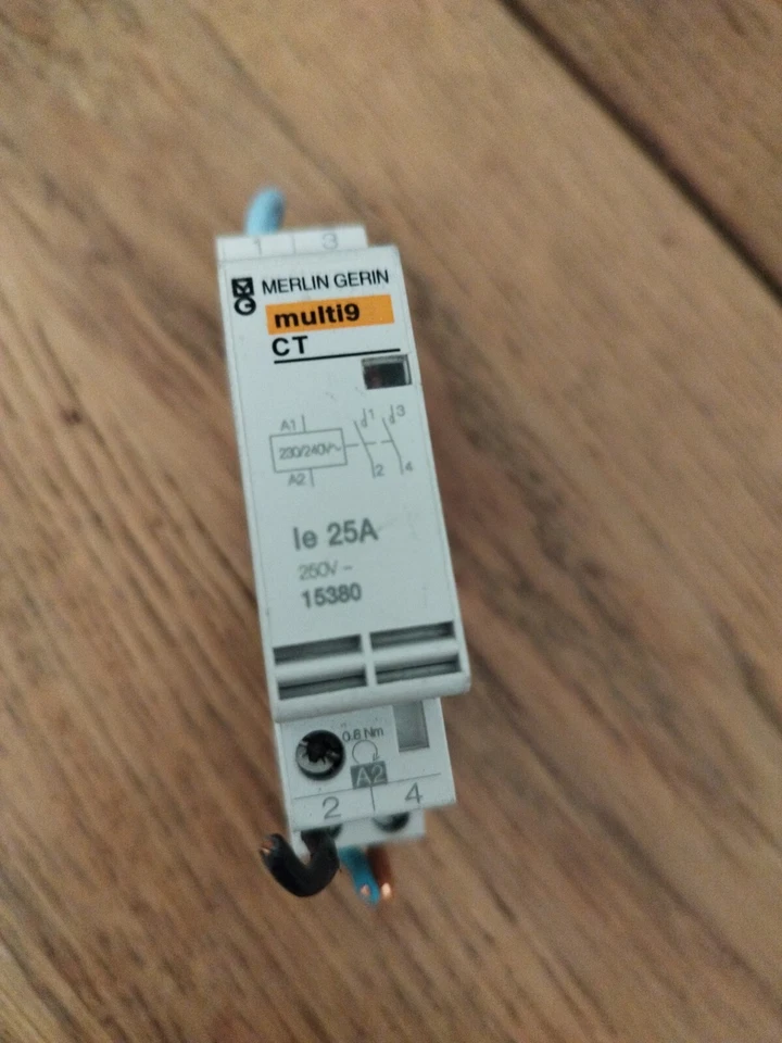 Contacteur 25A MERLIN GERIN 250V 15380 jour nuit chauffe eau CT 2 N/O - Photo 1/1