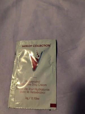 Crema de día hidratante Vera Vera Resveratrol muestra 3 g / 0,10 oz colección Merlot Foto 1 de 2