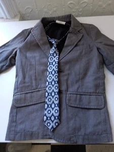 Adorable Little Boys Size 4 Suit Jacket With Tie By Crazy 8 Very Nice - Picture 1 of 6