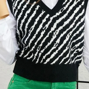 ZAFUL gestreifte lockere Pulloverweste mit V-Ausschnitt - schwarz Größe Small - Bild 1 von 6