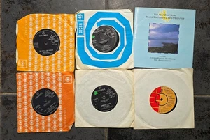 SIX 7-inch SINGLES: DES O'CONNOR & ROGER WHITTAKER, see description - Imagen 1 de 1