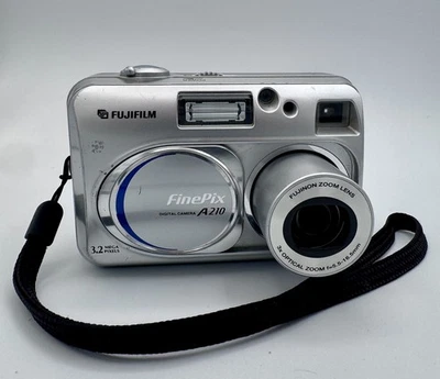 Fujifilm FinePix A Series A210 3.2MP Digital Camera - Silver TESTED - Image 1 of 4