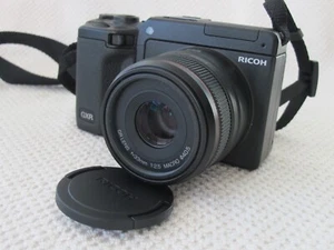 Ricoh Pentax GXR Digital camera + A12 50mm f2.5 Macro Lens Set Tested - Picture 1 of 9