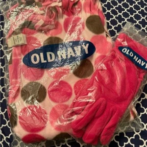 Old Navy polka dot scarf and matching gloves - Picture 1 of 1