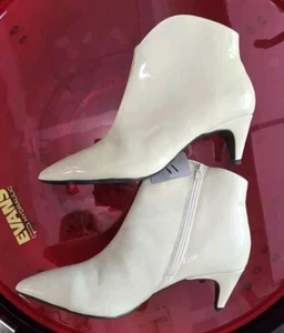 NWT WORTHINGTON White Ankle Side Zip 2" Heel Pointed Toe Boot Womens Sz 9 - Picture 1 of 4