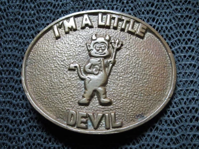 ¡Hebilla de cinturón hippie de latón I'M A LITTLE DEVIL! ¡VINTAGE! RARO! BARON! Años 70! TAIWÁN Foto 1 de 4