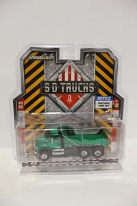 GREENLIGHT 1:64 SD TRUCKS SERIES 3 -2017 INTERNATIONAL WORKSTAR DUMP TRUCK CHASE - Picture 1 of 3