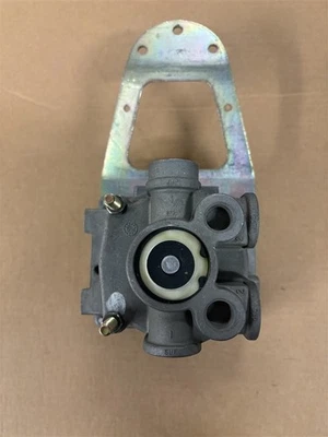 Conjunto de válvula de control de freno NOS OEM Ford F650, F750 2000-2003 Foto 1 de 4