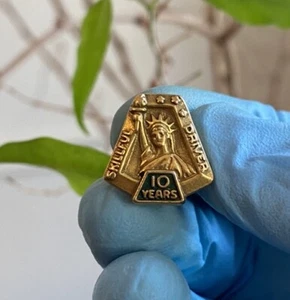 Vintage UPS Employee 10 Years Driver Service Lapel Hat Pin - Picture 1 of 2