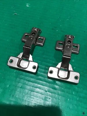 Lote de 2 dobradiças de sobreposição completa MEPLA 17M 110 graus com placa de montagem 314.393.71 - Imagem 1 de 4