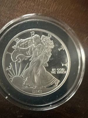 1 oz .999 Fine Silver WALKING LIBERTY ROUND. BU in CAPSULE - Image 1 of 2
