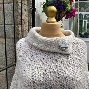 knitted poncho women Absolutely Gorgeous On Beautiful Condition xL - Picture 1 of 24