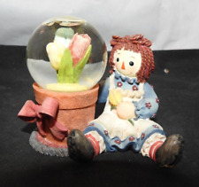 Simon & Schuster Raggedy Ann & Andy Figurine, Snow Globe & Tulips