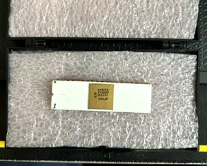 Rare Vintage MOSTEK MK3880P Z80 CPU White Ceramic Gold 1976 Zilog Z80 - Photo 1/3