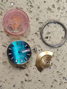 FHF 909 unvollständiges Uhrwerk SANDOZ Uhr mit Zifferblatt & Krone funktioniert nicht zum Teil - Bild 1 von 7