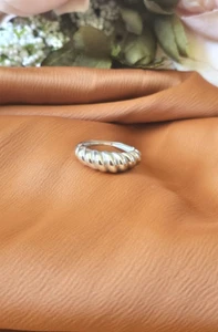 18k Solid White Gold Croissant Ring Sz 5 Made in Japan - Picture 1 of 4