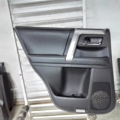 Toyota 4 Runner 2018 OEM lado izquierdo lado del conductor panel de moldura de puerta trasera embellecedor lb22 Foto 1 de 4
