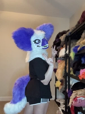 Máscara de dinosaurio cabeza de fursuit con cola púrpura y blanco Foto 1 de 4