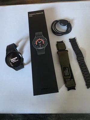 Samsung Galaxy Watch 5 Pro 45mm Black Titanium Android SM-R920 - Bild 1 von 4
