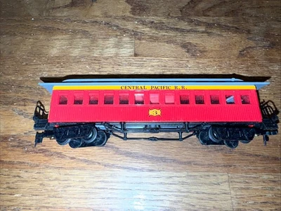 Bachmann HO Scale Central Pacific CP Railroad 47' Old Time Coach #3 Nice - Image 1 of 4