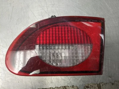 乘客右尾灯适用于 00-02 雪佛兰 Cavalier 2.2 — 第 1/4 张图片