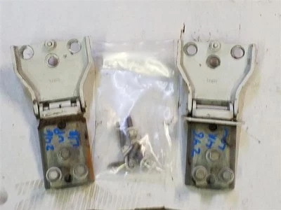 Juego de bisagras de puerta trasera izquierda blancas | Se adapta a Ford F250 F350 Super Cab 1999-2007 Foto 1 de 4