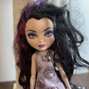 Muñeca Ever After High 2012 Raven Queen School Spirit Mattel muñeca de moda - Imagen 1 de 3