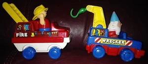 2 vehículos de juguete retro de colección de UNIMAX TOYS LTD; grúa y camión de bomberos - Imagen 1 de 7
