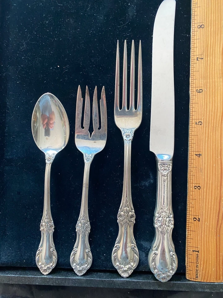 CUBIERTOS DE PLATA ESTERLINA ROSA SALVAJE INTERNACIONAL 8 AJUSTES 4 PIEZAS 35 PIEZAS Foto 1 de 1